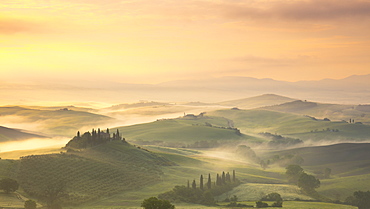 Podere Belvedere and mist at sunrise, San Quirico d'Orcia, Val d'Orcia, UNESCO World Heritage Site, Tuscany, Italy, Europe