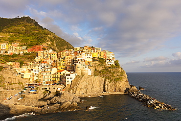 Afternoon sun and colourful buildings by sea in Manarola, Cinque Terre, UNESCO World Heritage Site, Liguria, Italy, Europe