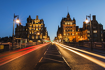 Traffic on the North Bridge, Edinburgh, Scotland, United Kingdom, Europe