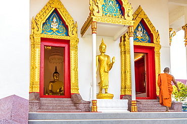 A monk at Mongkol Nimit temple (Wat) in Phuket old town, Phuket, Thailand, Southeast Asia, Asia