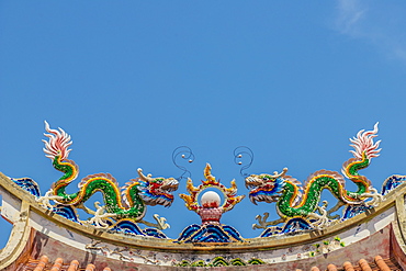 Detail on the roof of Eng Chuan Tong Tan Kongsi clan house in George Town, Penang Island, Malaysia, Southeast Asia, Asia