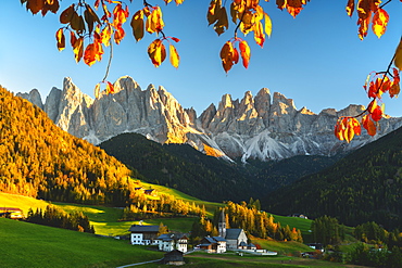 Santa Maddalena and the Odle Group at sunset in autumn, Funes Valley (Val di Funes), Trentino Alto Adige-South Tyrol, Dolomites, Italy, Europe