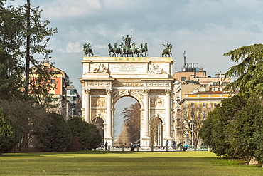 Triumphal arch with bas-reliefs and statues, built by Luigi Cagnola at the request of Napoleon, Milan, Lombardy, Italy, Europe