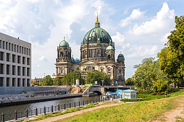 Berliner Dom (Berlin Cathedral) with Humboldt Forum in the new Schlovu Berliner by the Spree, Berlin, Germany, Europe