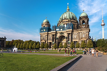 Berliner Dom (Berlin Cathedral) with the Lustgarten in the foreground, Berlin, Germany, Europe