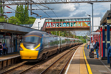 Manchester bound train travelling through Macclesfield railway station, Macclesfield, Cheshire, England, United Kingdom, Europe