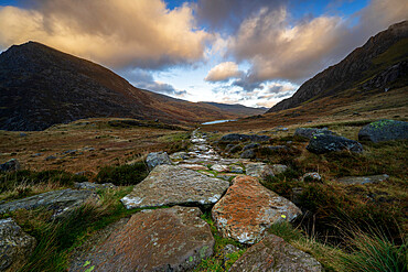 Footpath leading towards Llyn Ogwen in Snowdonia National Park. Ogwen, Conwy, Wales