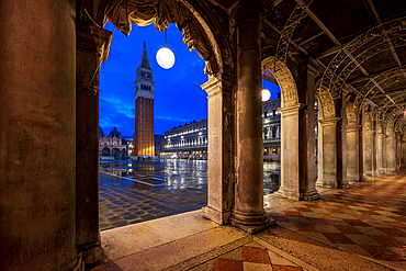 St. Mark's Square at night with the Campanile bell tower viewed through arches, San Marco, Venice, UNESCO World Heritage Site, Veneto, Italy, Europe