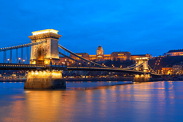 Chain Bridge and Buda Castle at night, UNESCO World Heritage Site, Budapest, Hungary, Europe