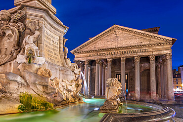 The Pantheon and fountain at night, UNESCO World Heritage Site, Piazza della Rotonda, Rome, Lazio, Italy, Europe