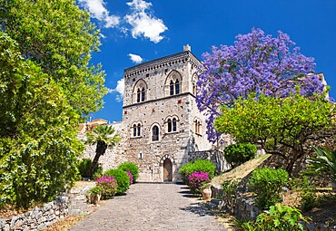 The 13th century Palace of the Dukes of Santo Stefano (Palazzo dei Duchi di Santo Stefano), Taormina, Messina, Sicily, Italy, Mediterranean, Europe