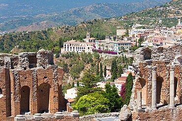 View over the town from the Greek Theatre, Taormina, Messina, Sicily, Italy, Mediterranean, Europe