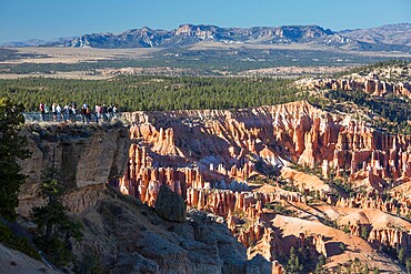 Visitors looking down into Bryce Amphitheatre from the Rim Trail at Bryce Point, Bryce Canyon National Park, Utah, United States of America, North America