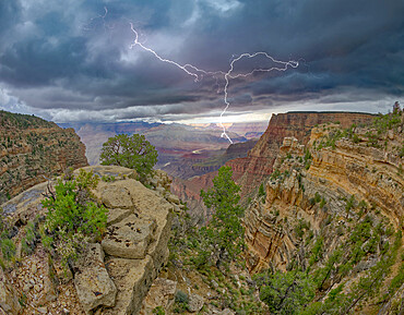 A monsoon storm rolling across Grand Canyon between Zuni Point and Papago Point, Grand Canyon National Park, UNESCO World Heritage Site, Arizona, United States of America, North America