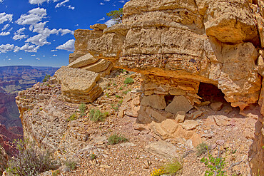 Ancient Indian Ruins on the edge of a cliff east of Papago Point at Grand Canyon, Grand Canyon National Park, UNESCO World Heritage Site, Arizona, United States of America, North America