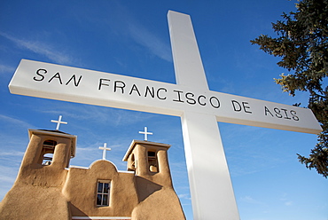 The historic adobe San Francisco de Asis church in Taos, New Mexico, United States of America, North America