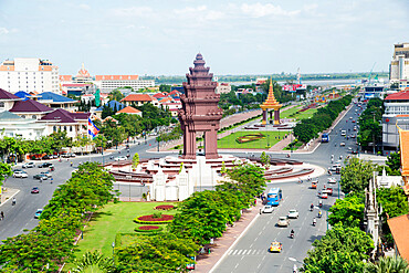 Overlooking Independence Monument and Tonle Sap River, Phnom Penh, Cambodia, Indochina, Southeast Asia, Asia