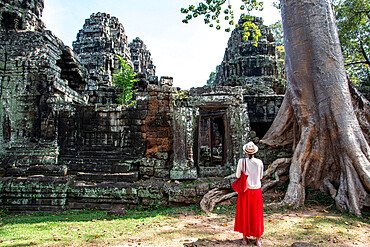 A female tourist stands in front of ruins at the Angkor archaeological complex, UNESCO World Heritage Site, Siem Reap, Cambodia, Indochina, Southeast Asia, Asia