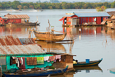 Floating village at Tonle Sap Lake, Cambodia, Indochina, Southeast Asia, Asia