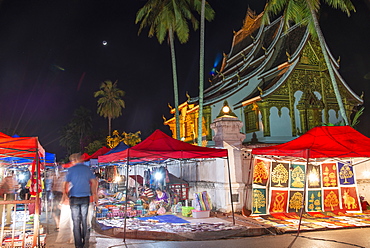 Night market outside the Royal Palace in Luang Prabang, Laos, Indochina, Southeast Asia, Asia