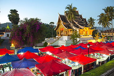 Night market outside the Royal Palace in Luang Prabang, Laos, Indochina, Southeast Asia, Asia