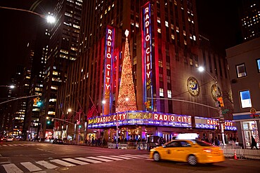 New York City street scene in front of the Rockefeller Center, New York, United States of America, North America