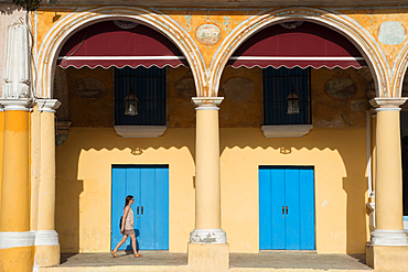 Plaza Vieja, Old Havana, UNESCO World Heritage Site, Havana, Cuba, West Indies, Caribbean, Central America