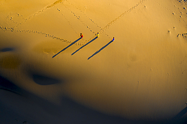 People walking home across Nam Cuong sand dunes, Ninh Thuan, Vietnam, Indochina, Southeast Asia, Asia