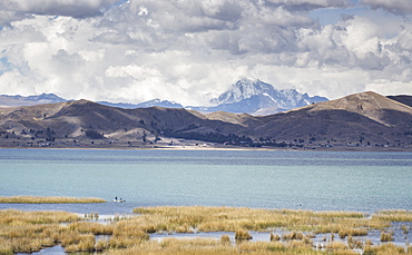 Daylight on Lake Titicaca with the Cordillera Real mountain range in the background, Bolivia, South America