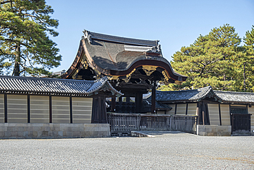 Kyoto Imperial Palace wooden gate, Kyoto, Honshu, Japan, Asia