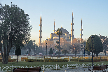 Exterior of Sultanahmet Camii (Blue Mosque) at sunrise, UNESCO World Heritage Site, Istanbul, Turkey, Europe