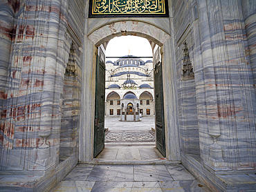 Main gate of Sultanahmet Camii (Blue Mosque), UNESCO World Heritage Site, Istanbul, Turkey, Europe