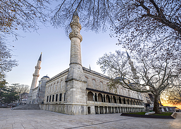 Exterior of Sultanahmet Camii (Blue Mosque) at sunrise, UNESCO World Heritage Site, Istanbul, Turkey, Europe