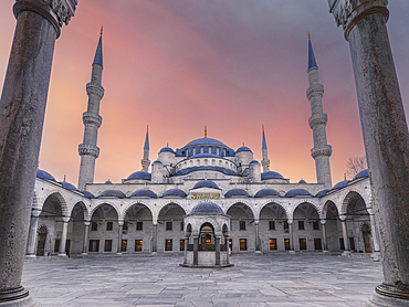 Sultanahmet camii (Blue Mosque) at sunrise, UNESCO World Heritage Site, Istanbul, Turkey, Europe