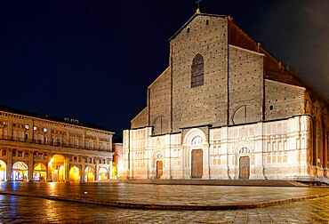 Basilica of San Petronio by night in Piazza Maggiore in the historical centre of Bologna, Bologna, Emilia Romagna, Italy, Europe