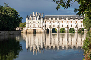 Chateau de Chenonceau castle reflected in the water, UNESCO World Heritage Site, Chenonceau, Indre-et-Loire, Centre-Val de Loire, France, Europe