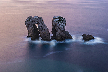 Urro del Manzano, sea stacks in Costa Quebrada at dusk, Cantabria, Spain, Europe