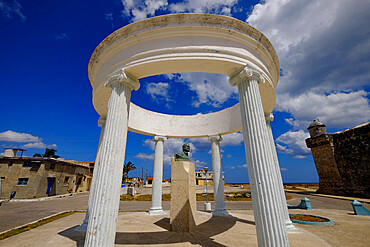 Sculpture of Ernest Hemingway at Cojimar Fort, Cojimar, Cuba, West Indies, Central America