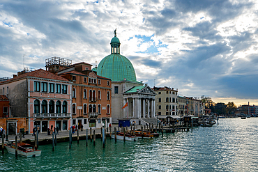 San Simeon Piccolo church and colorful houses on the Grand Canal seen from Scalzi bridge, Venice, UNESCO World Heritage Site, Veneto, Italy, Europe