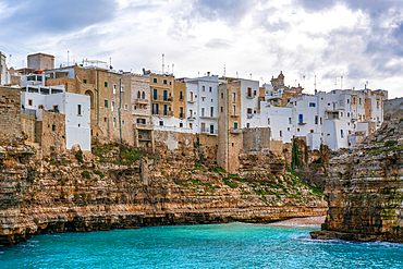 Polignano a Mare historic coastal city with traditional houses on the Adriatic Sea cliffs with turquoise water, Polignano a Mare, Apulia, Italy, Europe