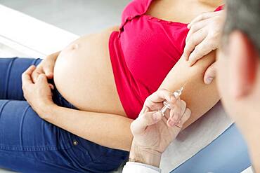 Vaccinating a pregnant woman