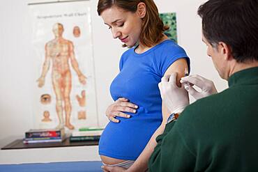 Vaccinating a pregnant woman