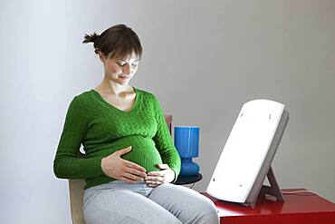 Pregnant woman light therapy