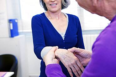 Consultation, elderly person in pain