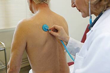 Auscultation, elderly person