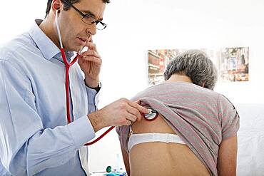 Auscultation, elderly person