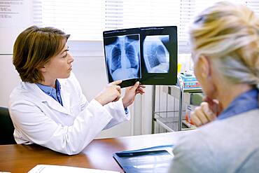 Pneumology consultation senior