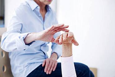 Senior woman undergoing hypnosis session.