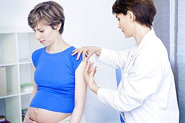 Pregnant woman vaccination.