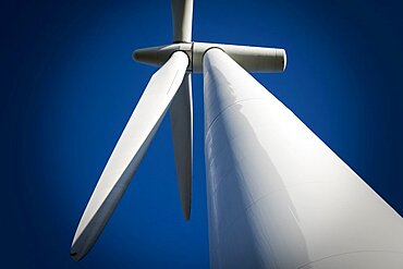 Wind turbine propellers on a bright and clear day